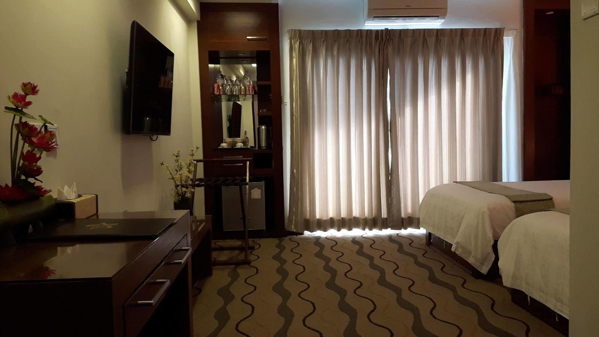City Star Hotel Yangon Extérieur photo